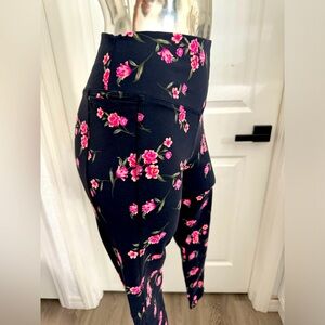 PINK by Victoria’s Secret Leggings Yoga Pants Ultimate Floral pocket Black Sz M
